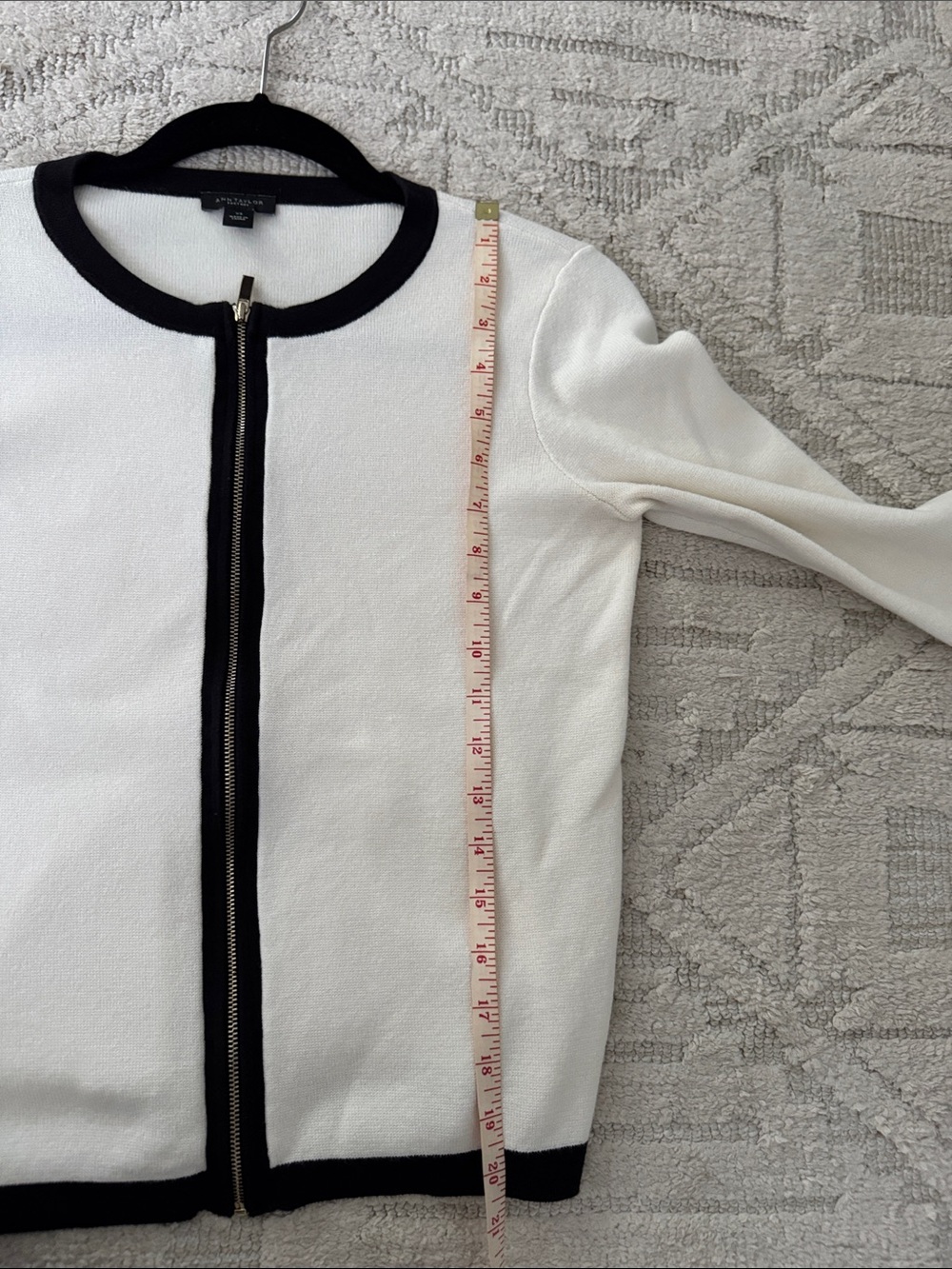 Ann Taylor Factory White Crewneck Zip Cardigan with Black Trim - size XS - Picture 8 of 8